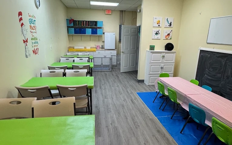 Step into a bright play space where your child is free to explore at their own pace. Gymboree’s play spaces in Rochester Hills are thoughtfully arranged to help babies, toddlers, and preschoolers try new things with confidence.