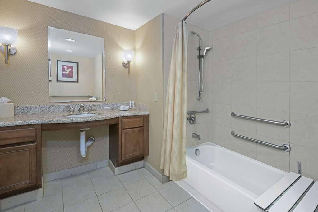 Guest room bath