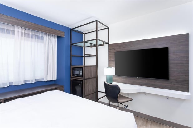 Images Spark by Hilton Clarion