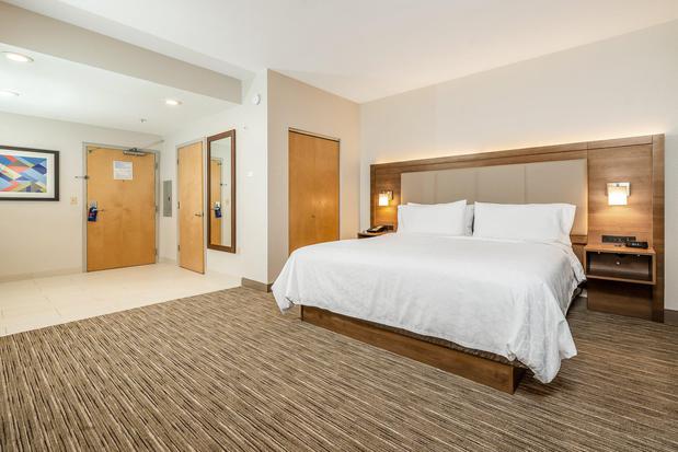 Images Holiday Inn Express & Suites Fremont - Milpitas Central by IHG