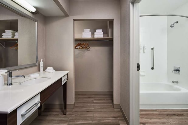 Images Hampton Inn Boston-Logan Airport