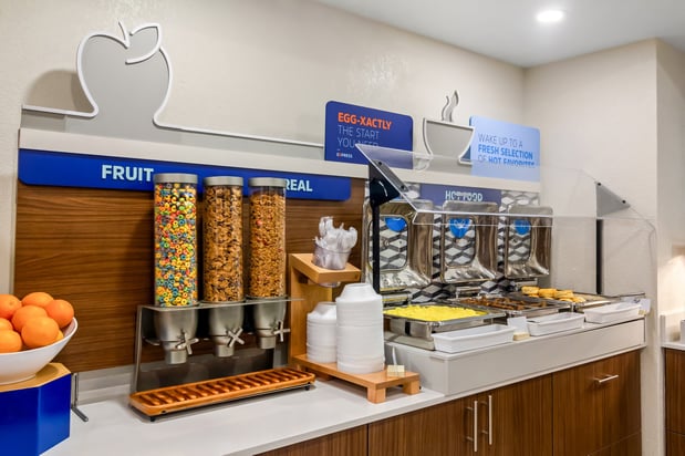 Images Holiday Inn Express & Suites Jacksonville SE- Med Ctr Area by IHG