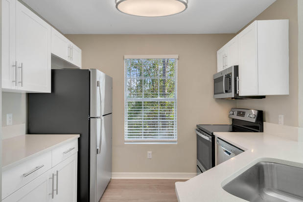 Images Knightsbridge at Stoneybrook