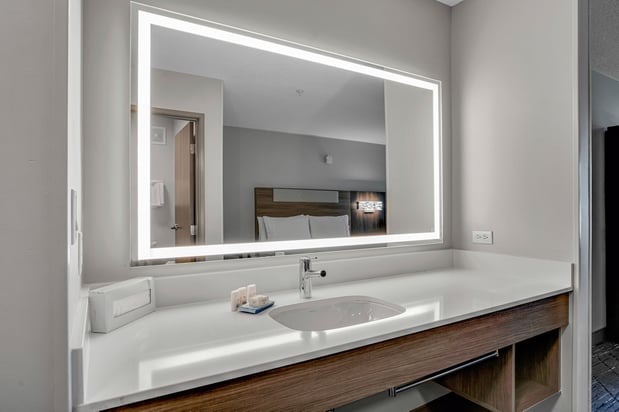 Images Holiday Inn Express & Suites Portland-Jantzen Beach by IHG
