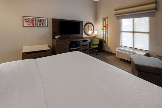 Images Hampton Inn & Suites Fredericksburg-at Celebrate Virginia