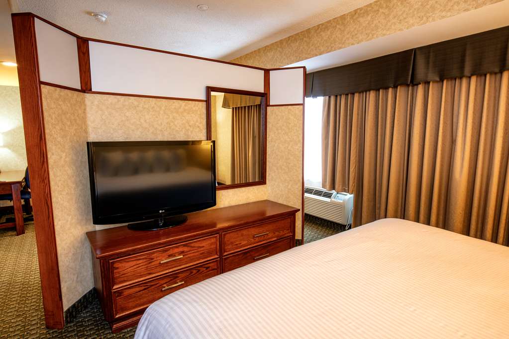 Best Western Voyageur Place Hotel in Newmarket: King Suite 01 with pullout sofa bed
