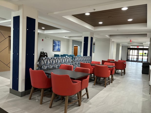 Images Holiday Inn Express & Suites Saint Robert - Leonard Wood by IHG