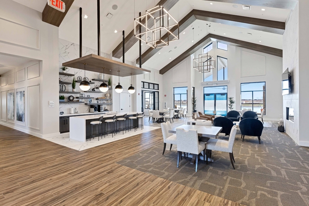 Images Lincoln Prairie by Del Webb