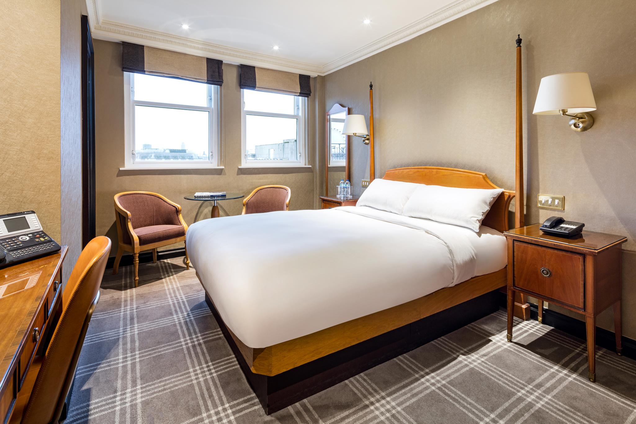 Superior Room Radisson Blu Edwardian Hampshire Hotel, London London 020 7839 9399