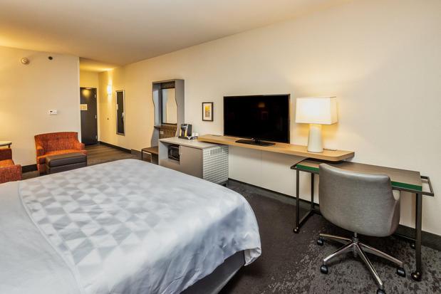 Images Holiday Inn & Suites Memphis - Wolfchase Galleria, an IHG Hotel
