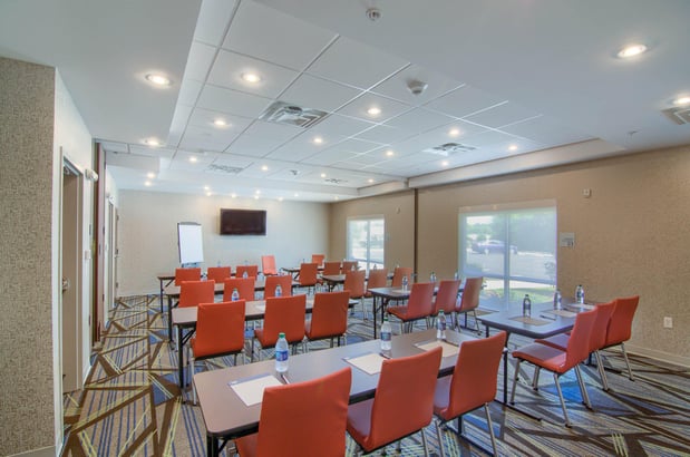 Images Holiday Inn Express & Suites Mobile - University Area by IHG