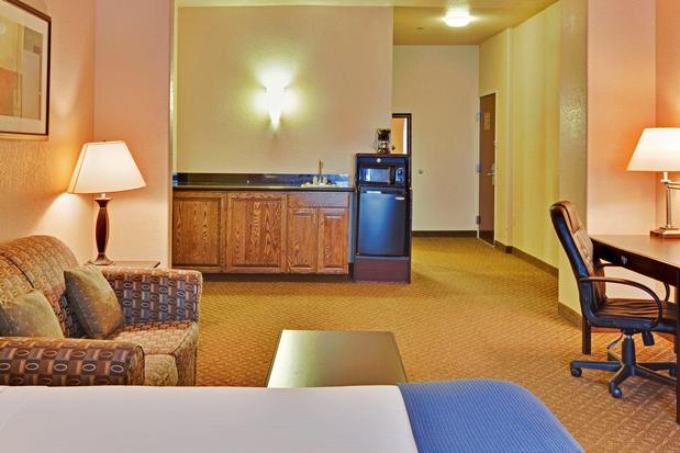 Images Holiday Inn Express Delano Hwy 99, an IHG Hotel