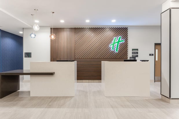 Images Holiday Inn & Suites Cedar Falls-Waterloo Event Ctr by IHG
