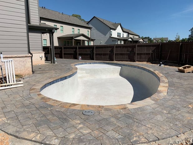 Images NLO Pool and Landscape