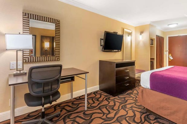 Images Best Western Plus Airport Plaza