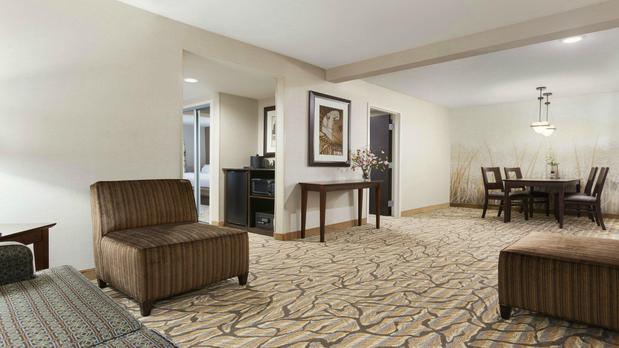 Images Holiday Inn & Suites Williamsburg-Historic Gateway by IHG
