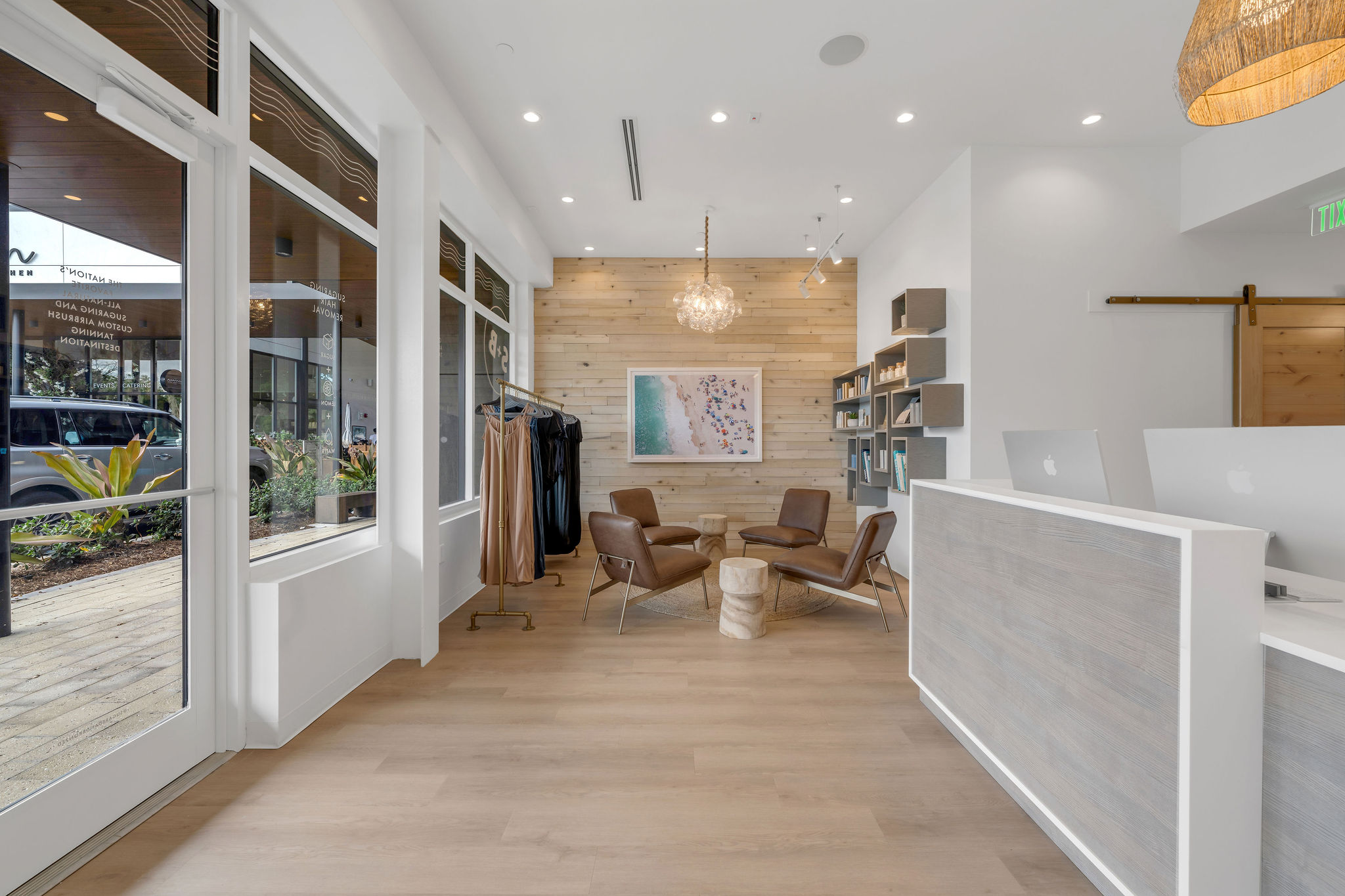 SUGARED + BRONZED Aventura Lobby