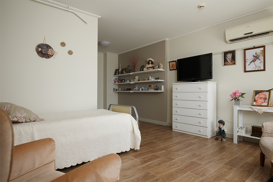 Images Uniting AgeWell Strath-Haven Community