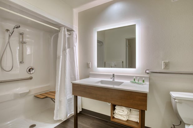 Images Holiday Inn & Suites Madison West - Middleton by IHG