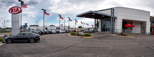Images Luther Kia of Bloomington