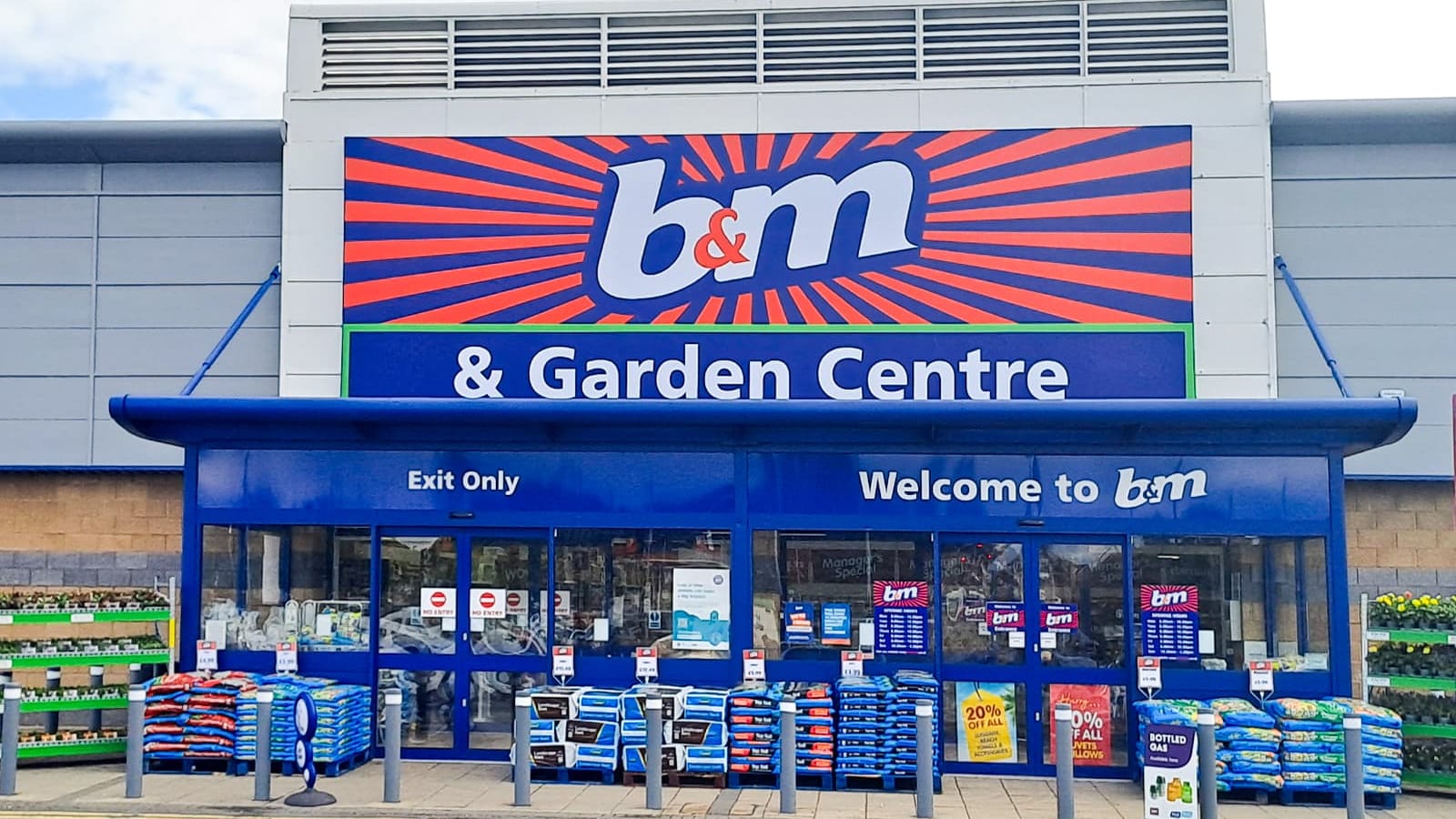 Images B&M Store with Garden Centre