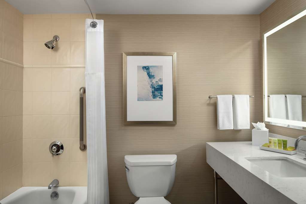 Guest room bath