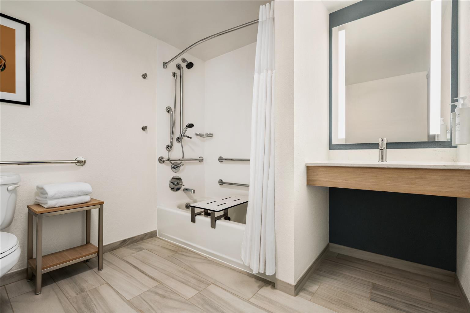 Guest room bath