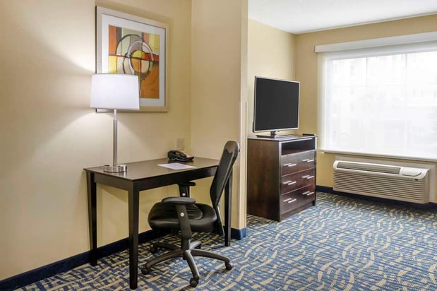 Images Best Western Plus Brunswick Inn & Suites