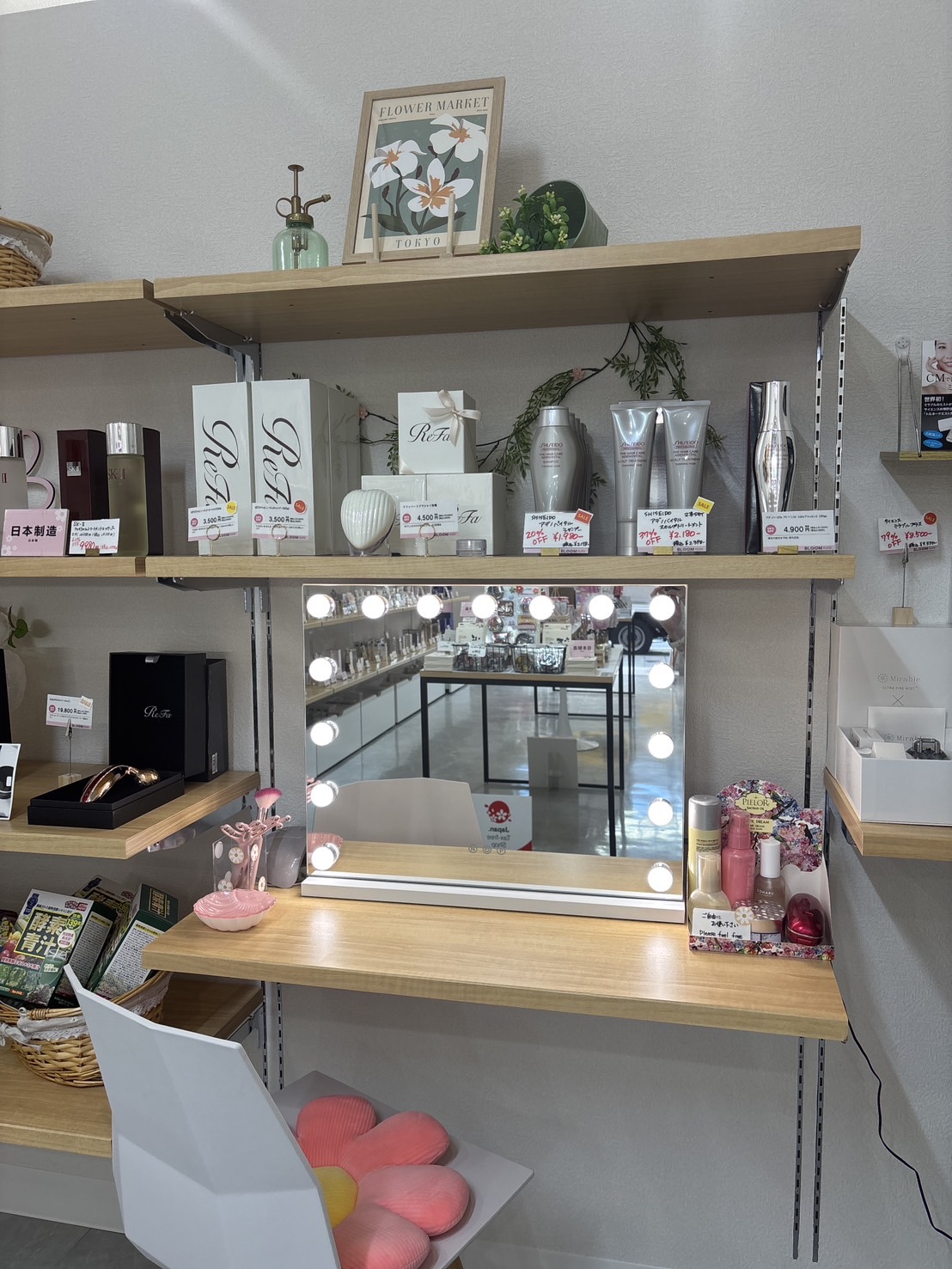 Images BLOOM off-price cosmetics 周防町店
