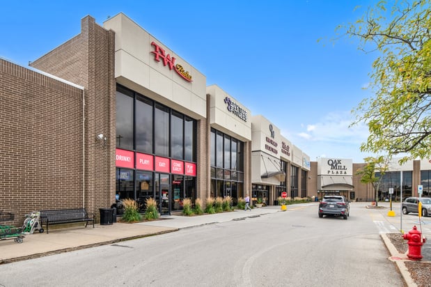 Images Oak Mill Plaza