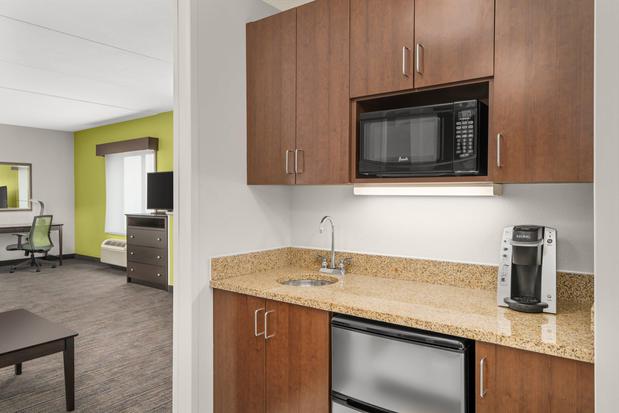Images Holiday Inn Express & Suites Wilmington-Newark by IHG