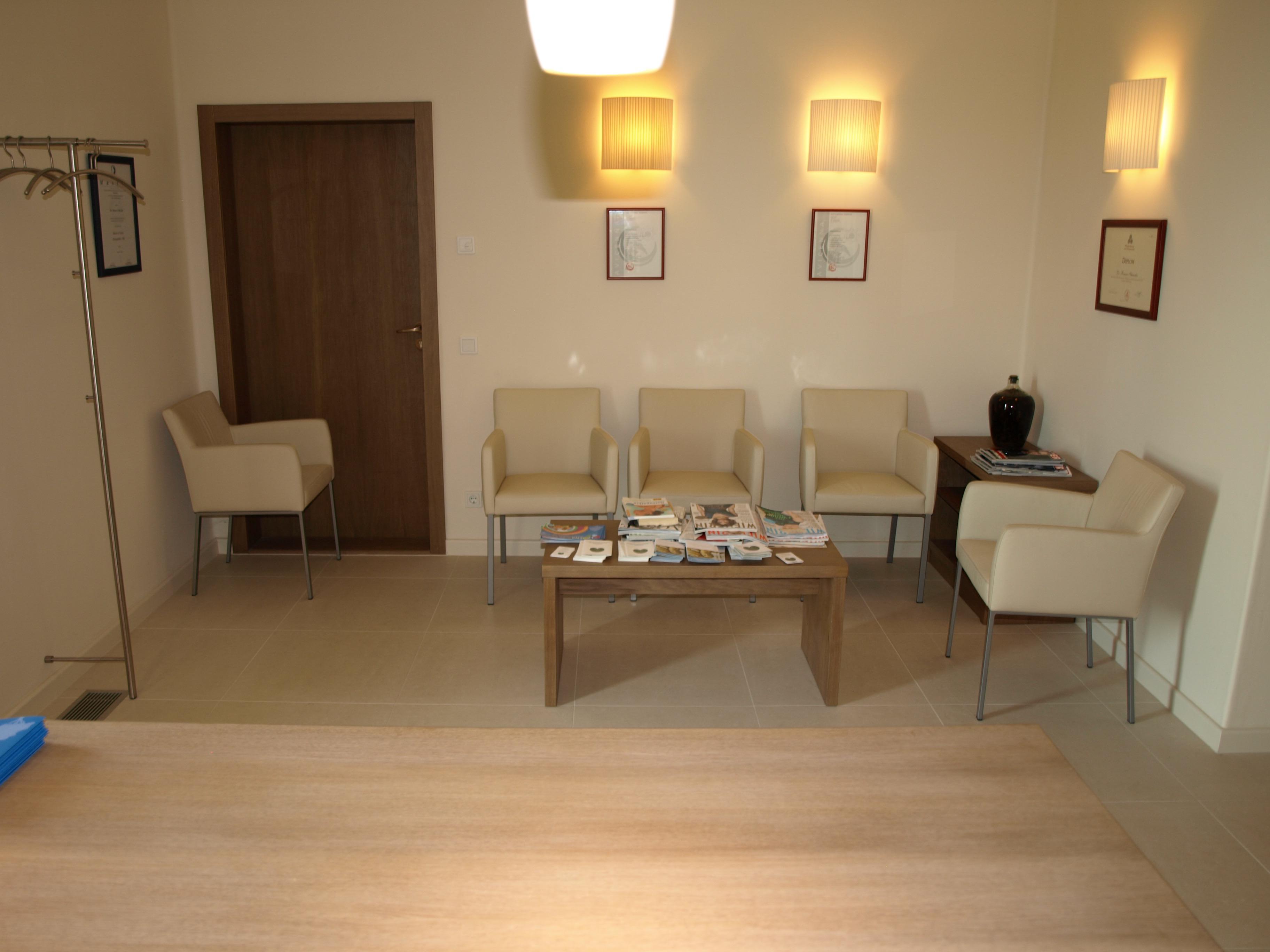 Dr. med. Roman Schneider, MSc Osteopathie, Franz-Liszt-Gasse 22 in Podersdorf am See