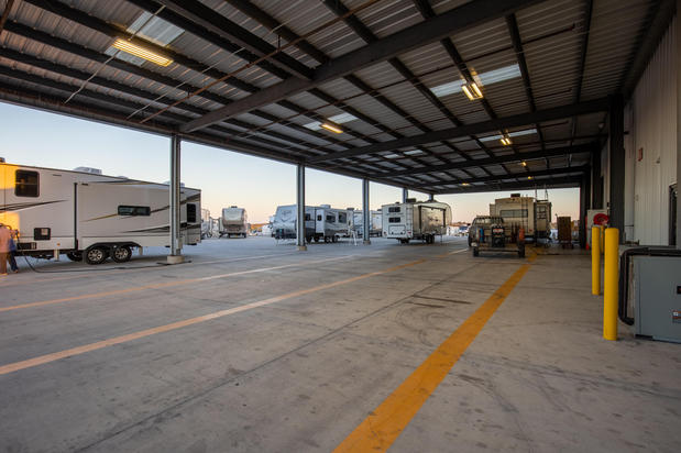 Images Blue Compass RV Seguin