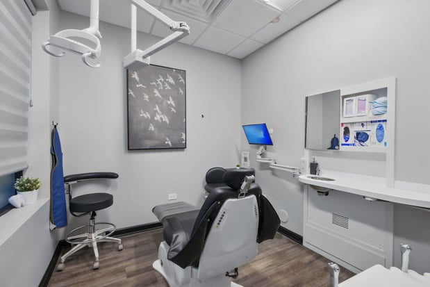 Images Thomas F. Brown, DDS