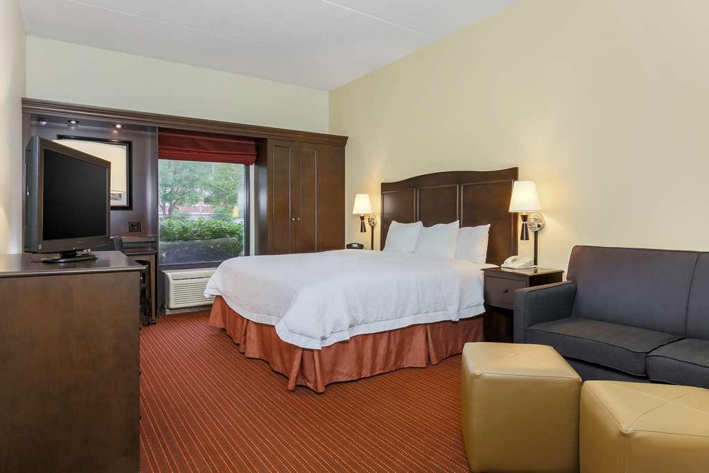 Guest room Hampton Inn Champaign/Urbana Urbana (217)337-1100