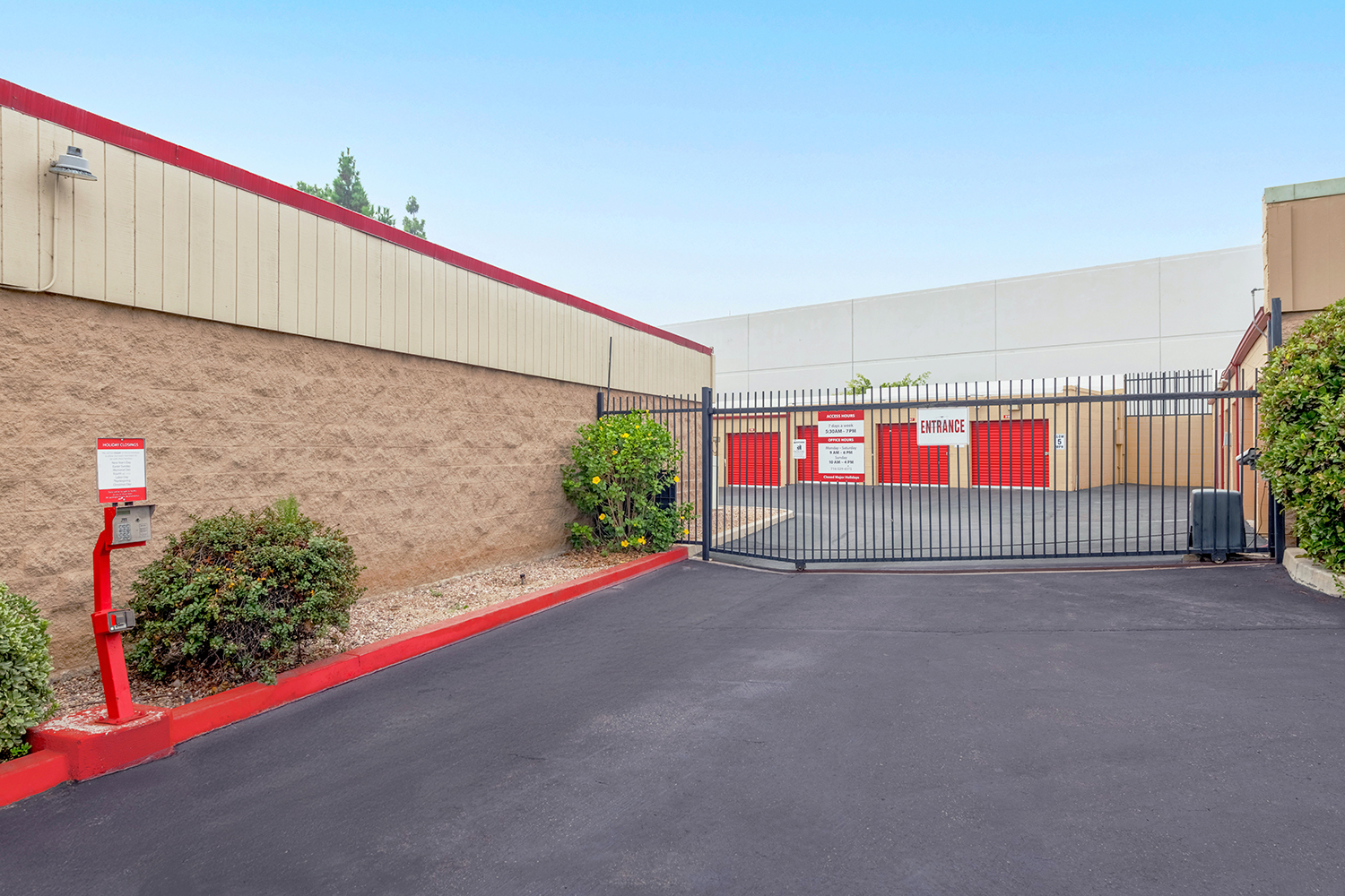 Electronic Gate With Extended Access Hours in Brea, CA