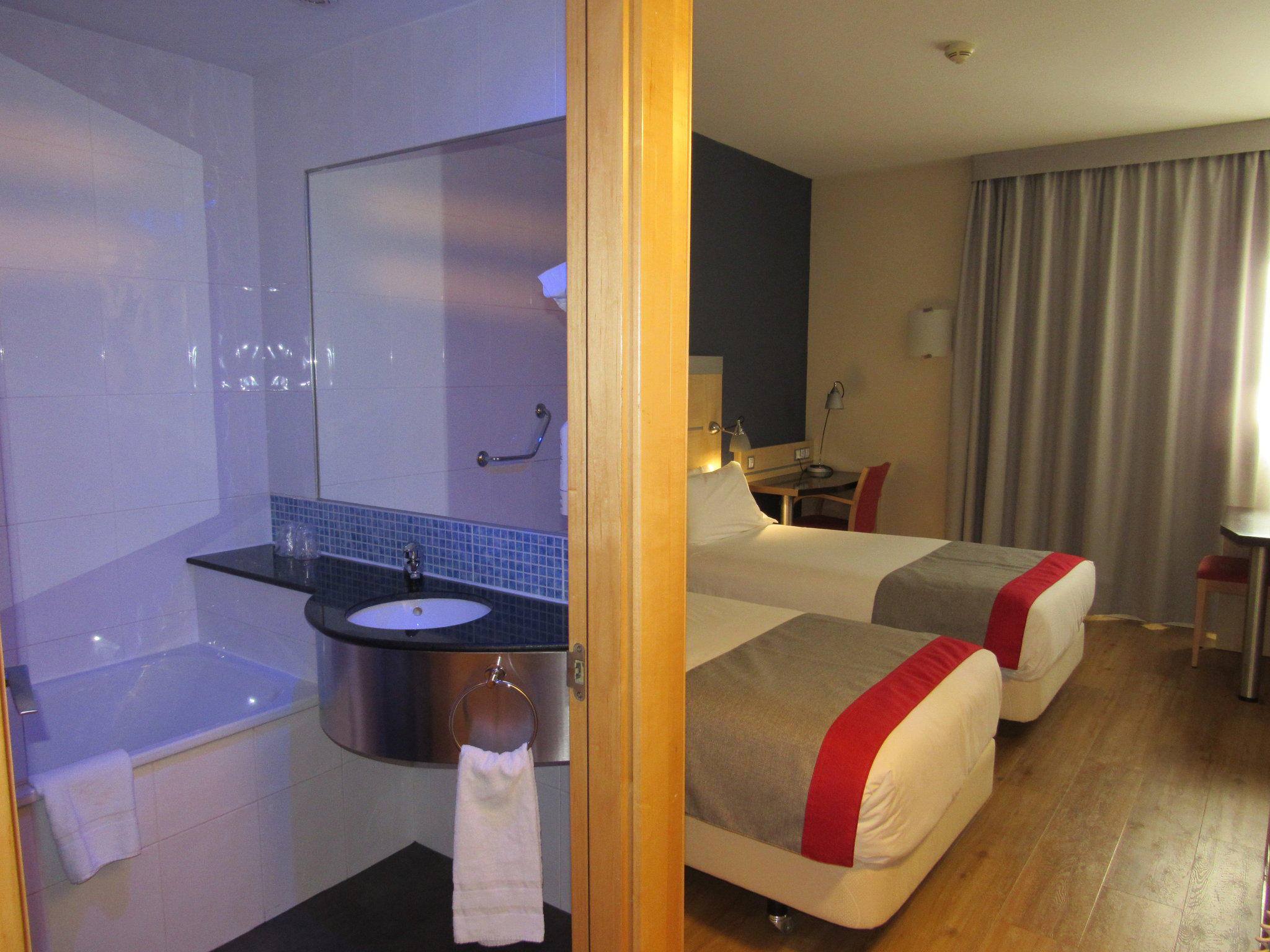 Images Holiday Inn Express Barcelona - Sant Cugat, an IHG Hotel