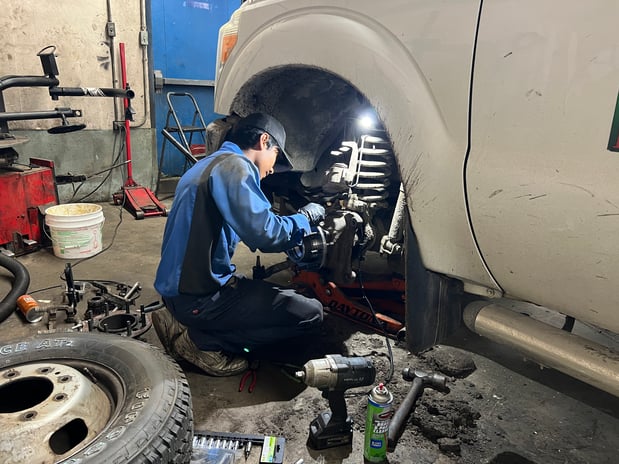 Images CB Truck Tire Service Inc