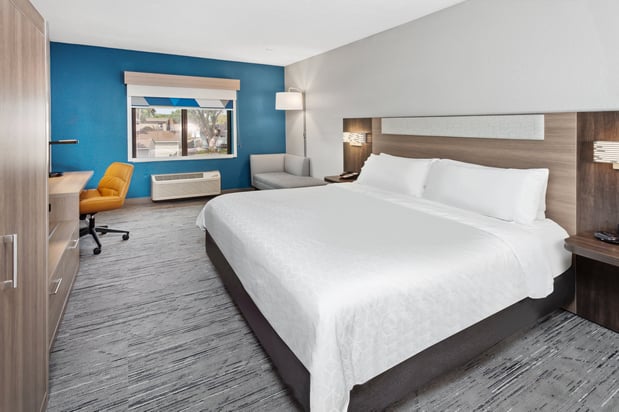 Images Holiday Inn Express Cleveland Airport - Brook Park by IHG
