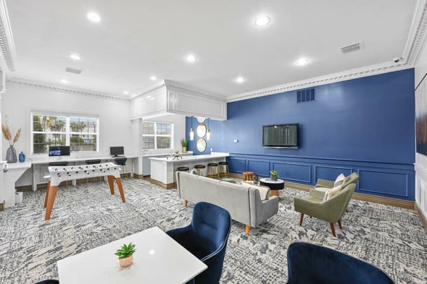 Images Halston Park Central