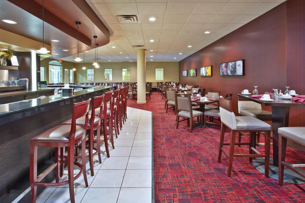 Images Holiday Inn Manitowoc by IHG