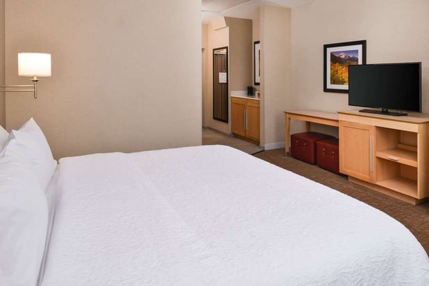 Images Hampton Inn & Suites Denver-Speer Boulevard