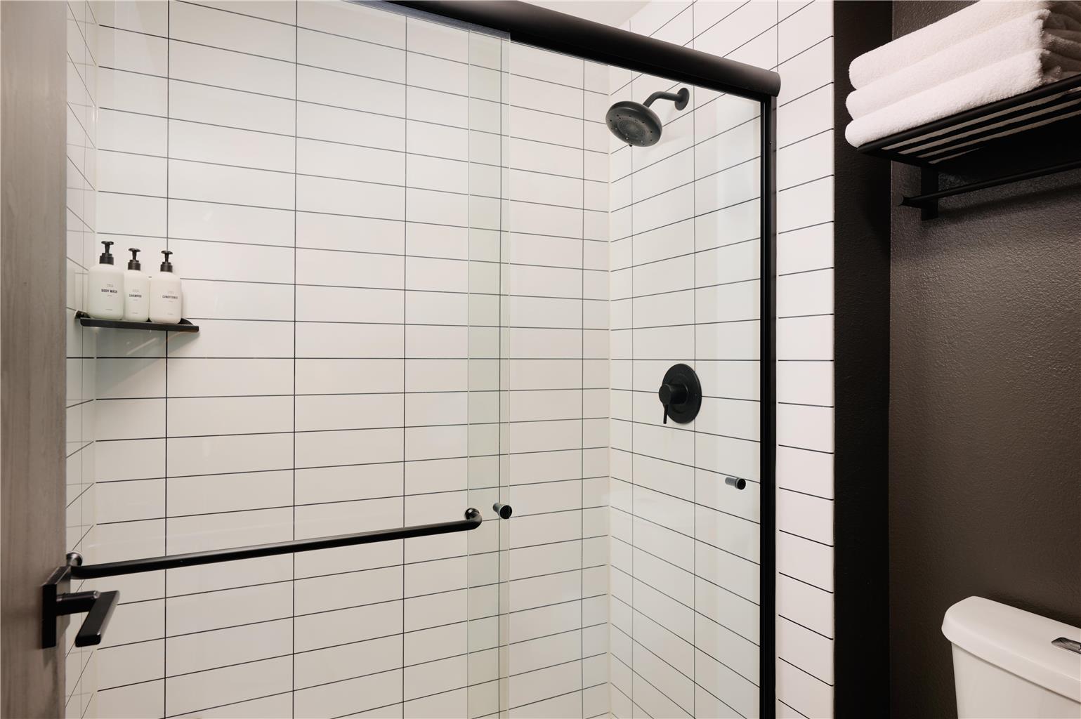 Guest room bath