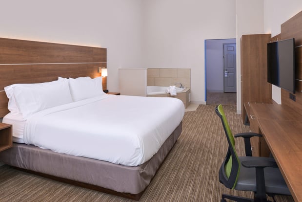 Images Holiday Inn Express & Suites Omaha - 120th And Maple by IHG