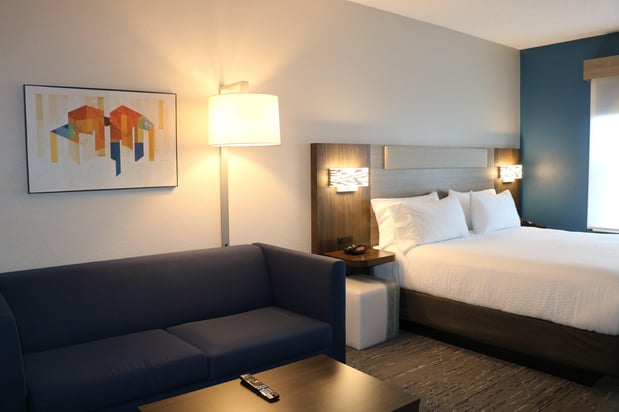 Images Holiday Inn Express & Suites Marquette by IHG
