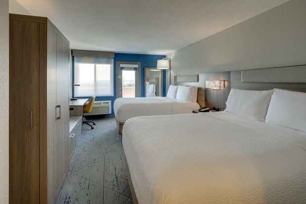 Images Holiday Inn Express & Suites Branson 76 Central by IHG