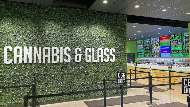 Images Cannabis & Glass