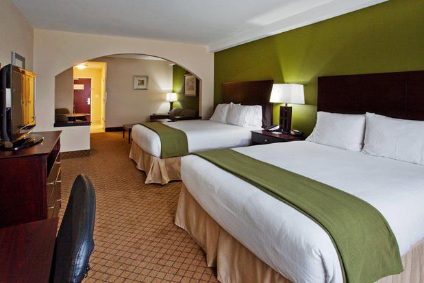 Images Holiday Inn Express & Suites Columbus - Ft Benning Maingate by IHG