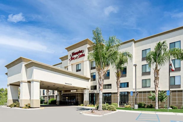 Images Hampton Inn & Suites Bakersfield/Hwy 58, CA