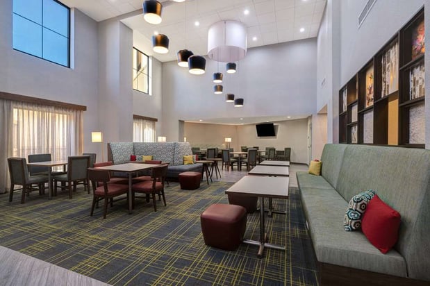 Images Hampton Inn & Suites Marina
